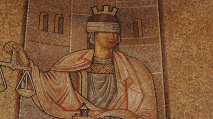 „Домашен арест“ за бургазлия обвинен за изнудване